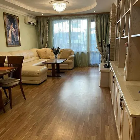 Просторная Квартира, В Комплексе С Бассейном Apartamento